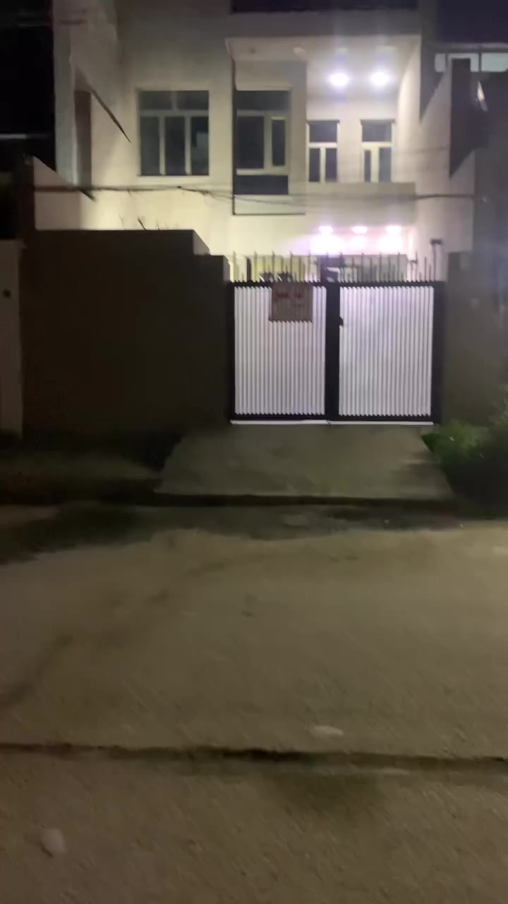 باالله

السلام عليكم

١٥٠ م للبيع ٦ ونزال ٢٥ شارع ١٥ رصيف ٢ م بناء ٢٠٢٢

حي اور محلة ٣٢٧ زقاق ١٢ الفرع قبل مطعم وضلوع حجي مهند 

لا يوجد جيران  مقابل البيت سياج المركز الصحي الجانبي

كراج سيارة ٦ م حديقة خدمات

مدخلين استقبال مطبخ بارد حار

هول منور خدمات سرقي غربي

نوم ٤* ٥ مع حمام سويت 

طابق الاول ٣ نوم وحدة سويت

سطح اول وسطح ثاني

بالكون كبير سطح اول وثاني 

اي استفسار اتصال ع رقم

يوجد وتساب ***********
