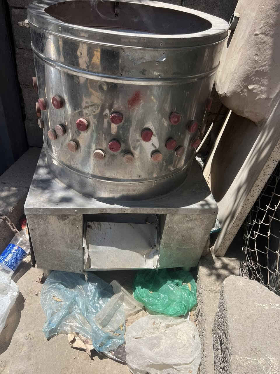 هلاسه و ميز عرض للبيع قيم وخذ تفحص وتاخذ عله الشغل
