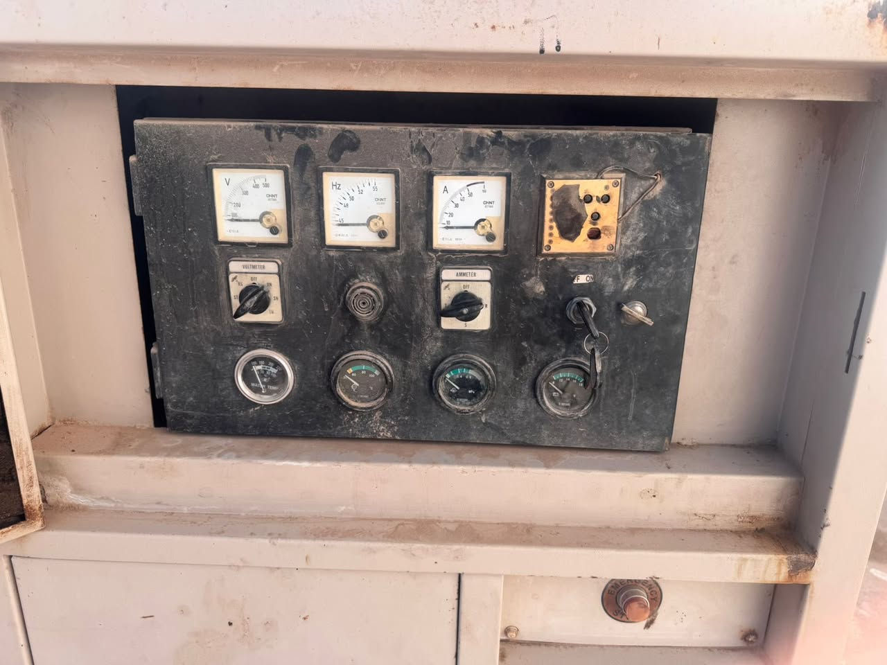 السلام عليكم مولد بيركنز صيني 60Kvللبيع السعر خاص الهاتف ***********
