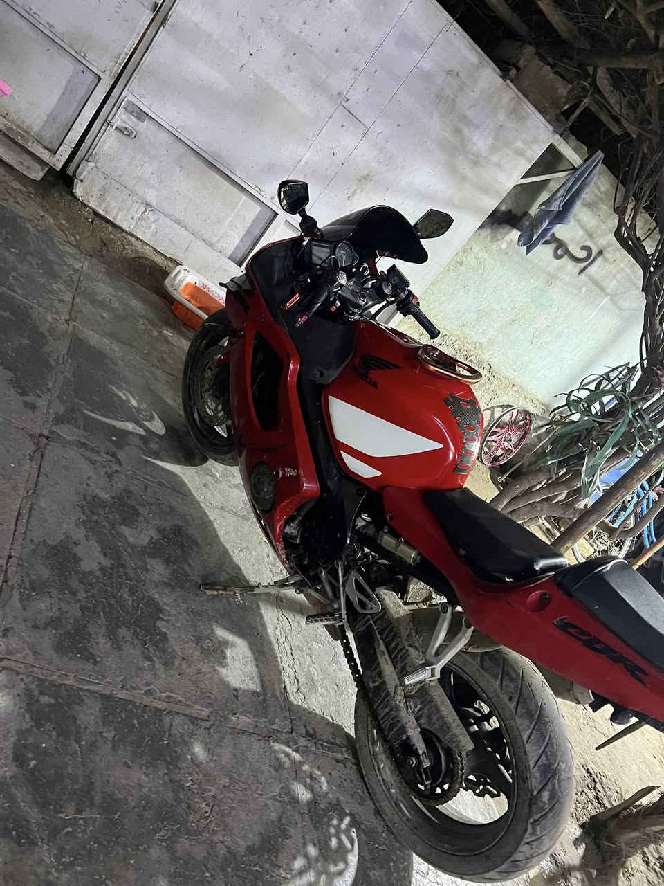 بسبب الوعود الكاذبه وشغله العربون أعاده النشر
مو شراي لتتصل وتنطي كلام عيب انت رجال ومشكول الذمه الي  يعلق تعليق وهو ميعرف عن دراجه شي بمليونين و٦٠٠ تصل *********** مكان بغداد
