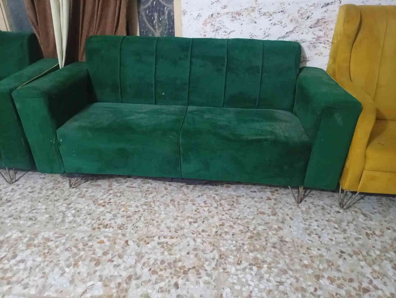 اسلام عليكم تخم 10مقاعد نضيف كلش اي ضرر مابي لونه مطعم سعره مناسب مكاني حله نادر  الثانيه عله الخدمي ***********
