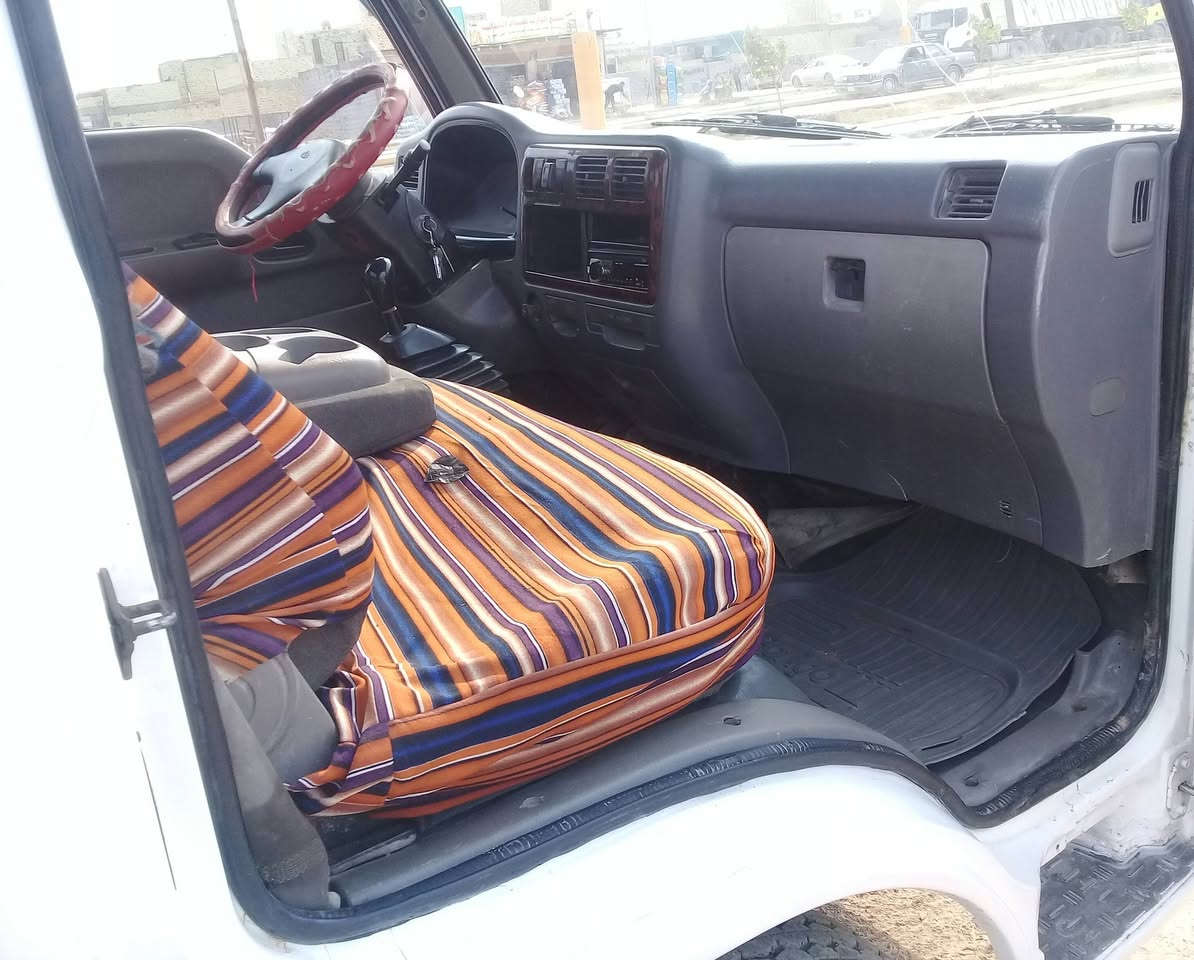 السلام عليك كيه فونتيره موديل 2000  للبيع رقم بغداد مشروع وطني سنويتهه 30 راعيهه بل ناصريه يريد تحويل الشاصي مكفول ورقم الشاصي واضح سياره جاهزه السعر 55 وبيهه مجال للشراي مكانهه بل شطره   ***********
