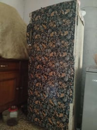 ثلاجه للبيع شغاله خير من الله تبرد ع الشغل باب واحد نوعيه قديمه اصليه ...