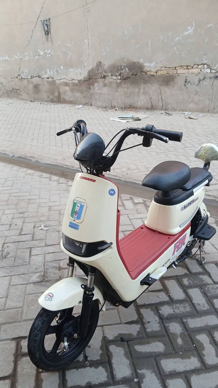 دراجة شحن حجم ١٤ كلشي شغال بيها بطاريات كهربائيات كلهن شغالة بيع مستعجل 165  قفل قفل هذا رقمي ***********
