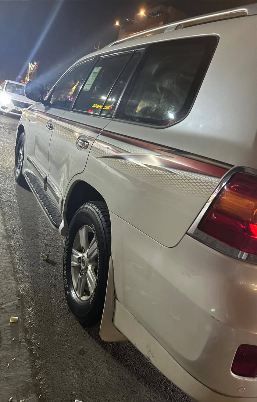 ٢٠٠٨ محدث ٢٠١٥ ماشية ٢١٠ سيارة نظيفة جاهزة من كلشي رقمه بغداد حلو بيهة شوية من الباب الخلفي والجاملغ صبغ /جاملغ امامي بي تصليح بدون صبغ بسبب طخة زاوية الدعامية الامامية السعر ٢٧٠٠٠ 
المكان بغدادحي الاعلام *********** واتساب
