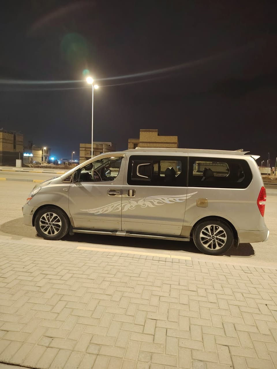 ستاركس ٢٠١٥ مجول
مكينه مجول بلاد
فول مواصفات تنتات تبريد لمس
بيها فقط الربع الاخير صبغ بكوريا 
مكانهابصره
***********
