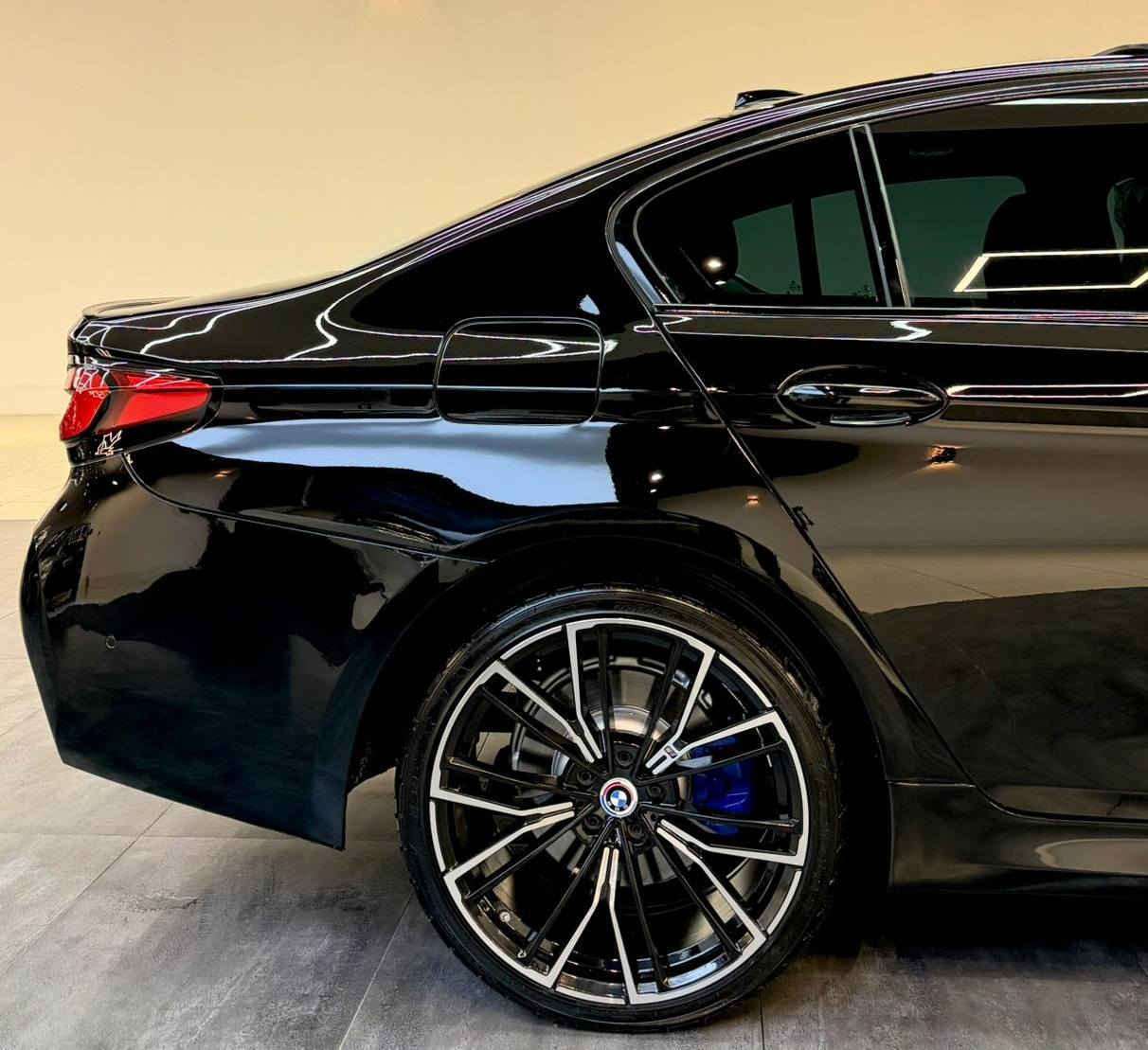 🇩🇪530i  Xdrive 2020 BMW 
شكل جديد
فول مواصفات Mbackage بيلادى
 خليجى مواصفات ايم بيلاد
‎✅ماشى 73 الف كم حقيقى 
‎سياره جديد و كلش جاهز كامل سيرفس شركه

💎 ســعــر ✅ ::  الــرد تلقائي📮

‎سيستم صوت سماعه Boners,Wilkins
‎داخل ديزاينو كشنات vip - كاميرا سندوق شفت - سحب -تبريد مركزى
كشنات هيتر-كشنات خزن و ميمورى 
‎كامل رادارادت امامى و جانبى مرائ ، صوت سماعه ينخفض و عالى بل اصابع يد و لمس 
‎صندوق لمس بل حركه ، اوتوبارك ،اوتوهولد 
صلايت فتحه كاميرا3D، زينون دايناميك لايت ..بعد هواى مواصفات ✅
 530i محرك ٤ سلندر توين توربو 
‎ ،مكفوول كفاله من كل شى بدون رصعات ،بدون حتى شخط
بس ٤  قطع صبغ باقى كل مكفوول
‎⬇️👌١ شهر ضمان ‼️ 
‎✅محرك كير  و كهرباى بدون اى خلل بشرط 
‎سيارة حيل نظيفة كلشي عل بلاد
‎سنوية زنكة هزه فحص كلشي جديد مدفوع رقم اربيل جديد✅‎ مكان سياره اربيل 
‎نظافه ١٠٠٪؜ كامل سيرفس شركه العروش بدون نقص و بدون مصرف
‎إطارات ويل ٤جديدة تحته شركه اصلى 

 ***********
***********
