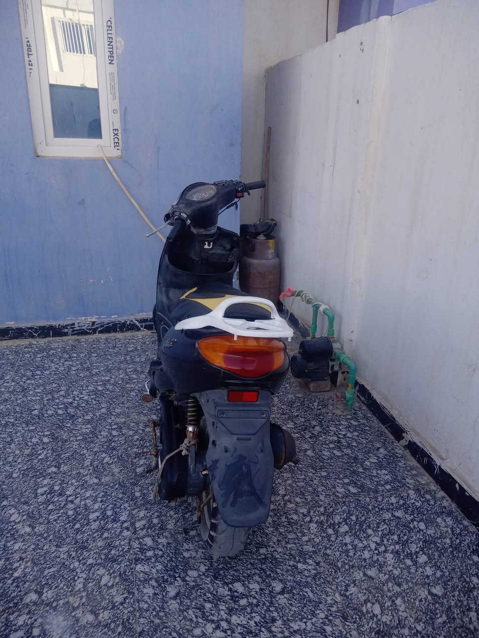 سلام عليكم دراجه للبيع اكزز 100 الموديل2013 دراجه مفتوحه فقط بستم مبدل صارله شهرين من انشد السعر 450 قفل قفل قفل الرقم *********** أو خاص
