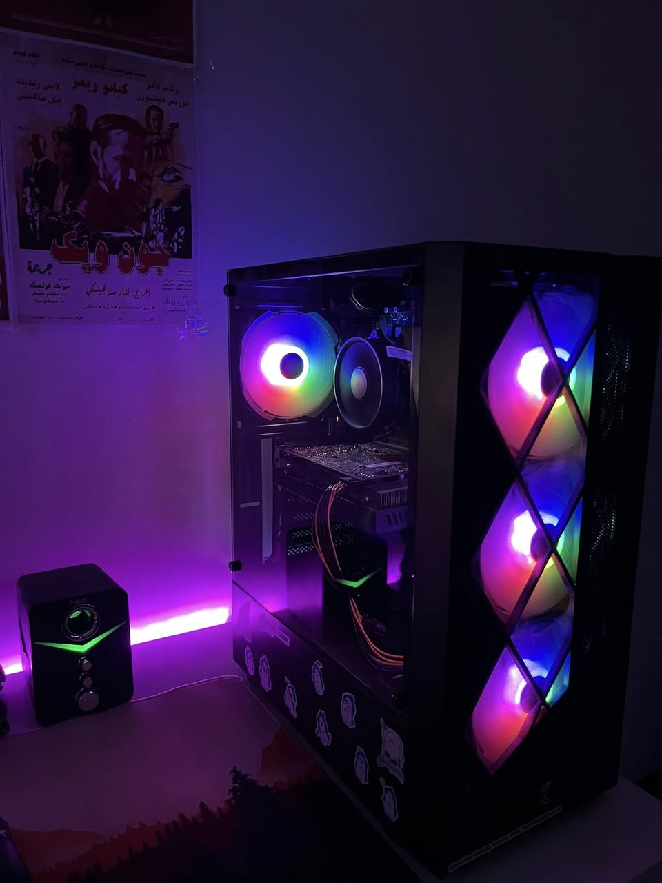 حاسبة كيمنك (Gaming) نظيفة جداً - وموصفات متكامله🔥🔥🔥 •

 المعالج (CPU): Intel Core i5-10400 (جيل عاشر، 12 مسار - أداء جبار).

• كرت الشاشة (GPU): AMD Radeon RX 580 8GB (النسخة الكاملة، أداء عالي بالألعاب).

• الرام (RAM): سعة 16GB DDR4 بسرعة 3200MHz (نظام Dual Channel لسلاسة تامة). 

• التخزين السريع (SSD): هارد 128GB SATA (لإقلاع الويندوز والبرامج بـ 10 ثواني).

• التخزين الإضافي (HDD): هارد 500GB (للألعاب والملفات الكبيرة).

• المذربورد: Gigabyte H410M (مستقرة وتدعم التطوير).

 • النظام: Windows 11 الأصلي (مفعل ومدعوم بالكامل). • 

.✅ الأداء: تشغل ألعاب (Warzone, PUBG, CS2, Battlefield) بفريمات عالية ومستقرة جداً.

• ✅ النظافة: استخدام منزلي نظيف جداً، الكيس بارد وتهويته ممتازة مع إضاءة RGB.

• ✅ الجاهزية: الحاسبة كاملة التعريفات ومنصبه، استلم فوري

✅فحص pc وتجربة الالعاب  واداء تجميعه على الالعاب

✅موقع (حله-بابل) سيف سعد 

ورقم (***********)اتصال على هذا رقم واتساب

.السعر575الف وبيهة مجال بسيط
