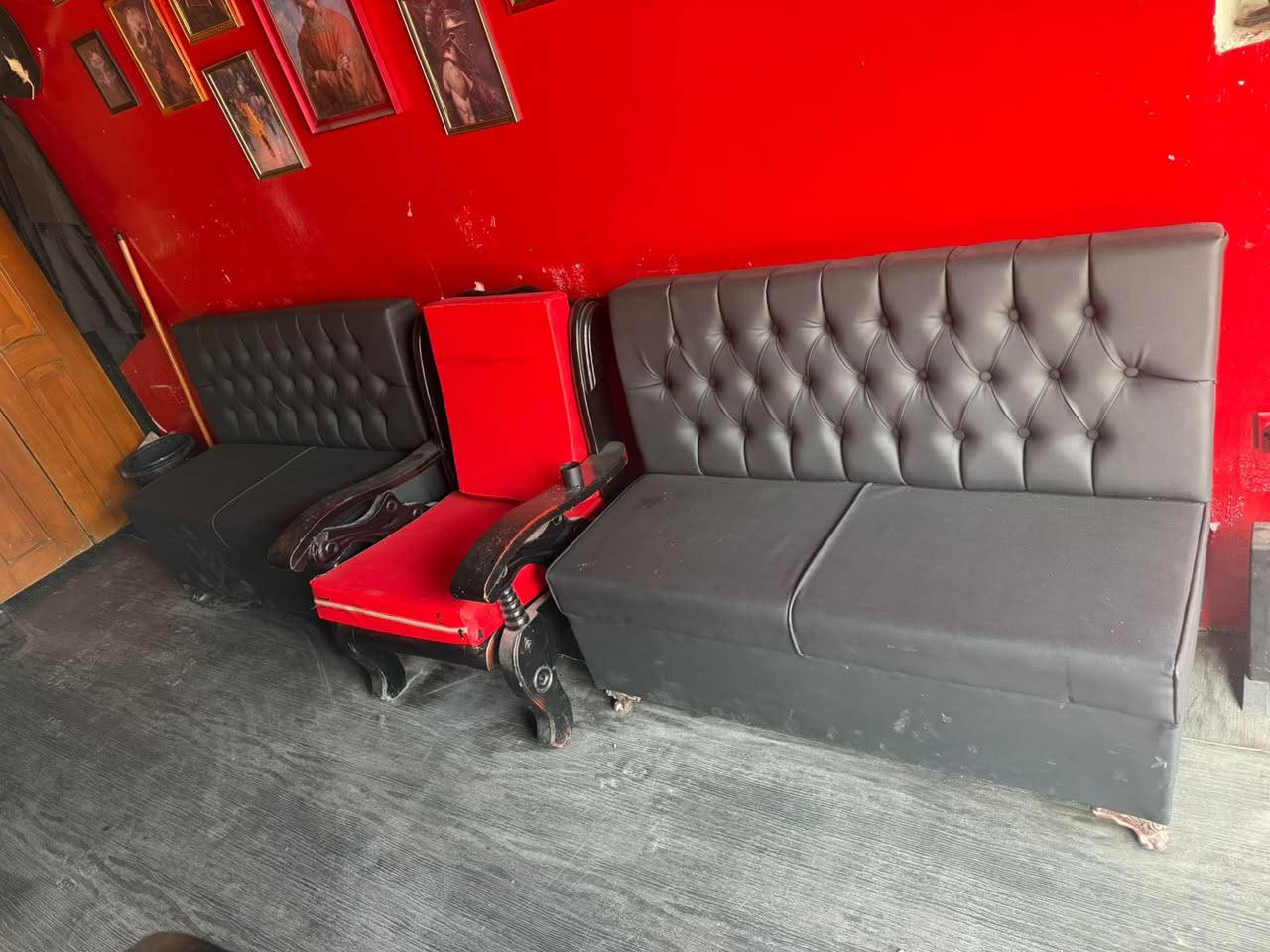 السلام عليكم كرسي حلاقه ملكي   مستخدم وميز  ابو المرايه   ممستعمله جديدة الكرسي جك عالي احسن نوعيه بلسوك بلملكي 
السعر سعر مناسب  بيهن  مجال قليل 
مكاني بغداد الوزيريه  
***********
