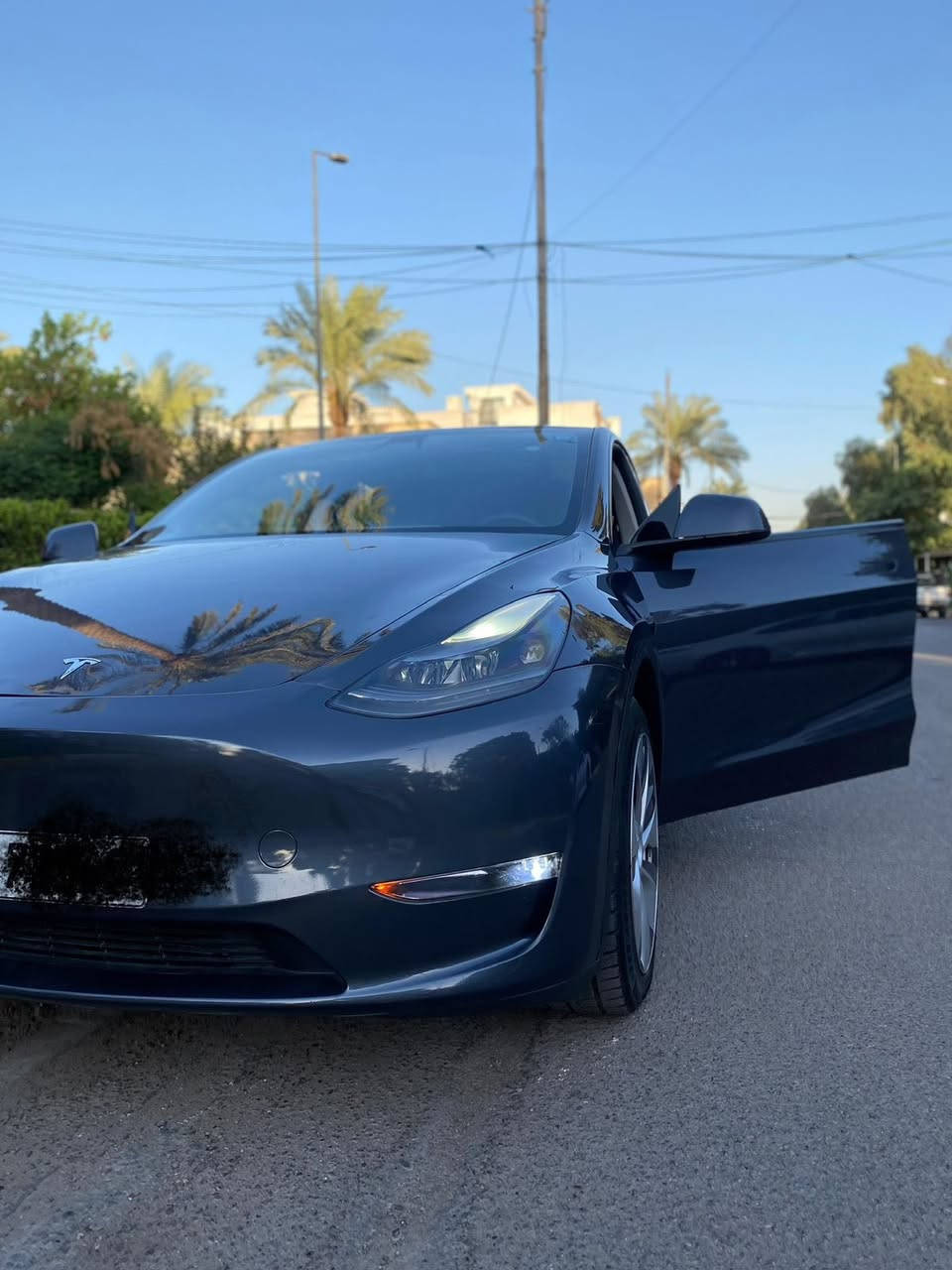 تسلا مودل (TESLA MODEL (Y 
2023 كلش نضيفه السياره اون لاين اخر تحديث 
تك ماطور رقم بغداد
الشاحنه اصليه 32 امبير
تكدر تتحكم بكل السياره عن طريق التلفون
كلشي بيها بلادي بشرط راديترات والمراوح والبطاريه ممفتوح بيها ايشي ومناقصه اي شي بضمانتي 
حادثها امامي  بسيط 
السعر 180 وبيه مجال بسيط 
استفسار رقم *********** كابتن محمد
