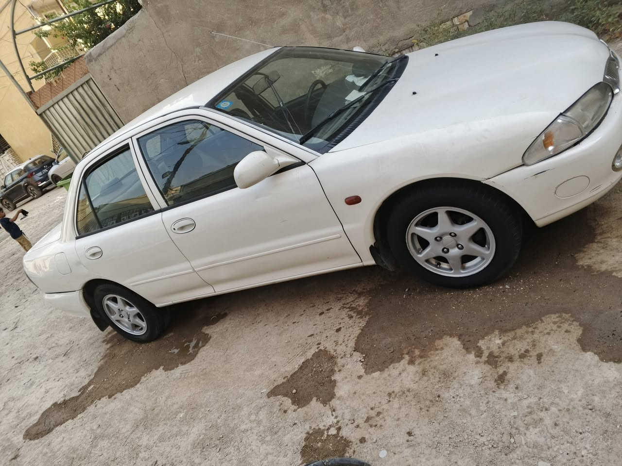 السلام عليكم 
بروتون 2004 سياره نضيفه ومعمره على أيدي مكينه مكفوله مصبوغه احزام تخم تاير جديد مرقمه بغداد ما عليهه اي غرامه مروريه 
55 وبيهه مجال 
للاتصال *********** بسام
