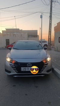 سياره نيسان فيرسا مديل 24وارد أمريكي اللون  سلفري رقم دولي رقم اربيل ت...