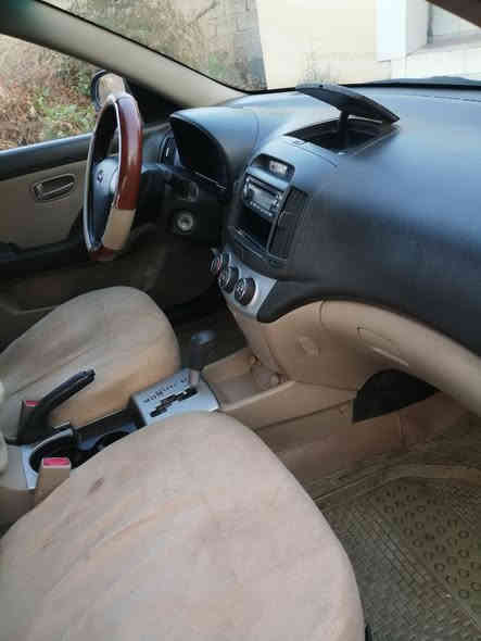 للبيع اڤانتي خليجي ضرر نص چاملق واضح بلصوره بدون داخل محرك 1600 سنويه لل 2028 مشروع وطني 9 ومسجله 2008 (السعر 114 ) وبيهه مجال *********** مكان السياره الشرقاط
