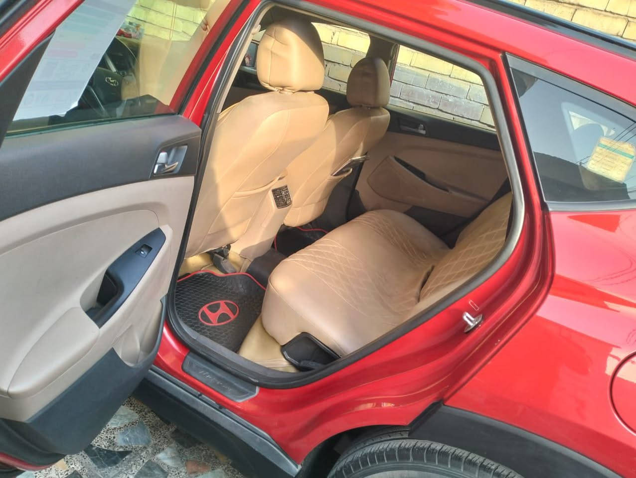 توسان 16 خليجي فول مواصفات عدا البصمة بانوراما فتحة سقف شاشةً كامرة حساسات بدون صبغ بدون تبديل كير محرك تبريد كفالة صدر جديد باتري جديد السيارة كل نقص مابيهة ماشية 135 ألف المكان تقاطع الدرويش المعالف هاتف *********** السعر 168
