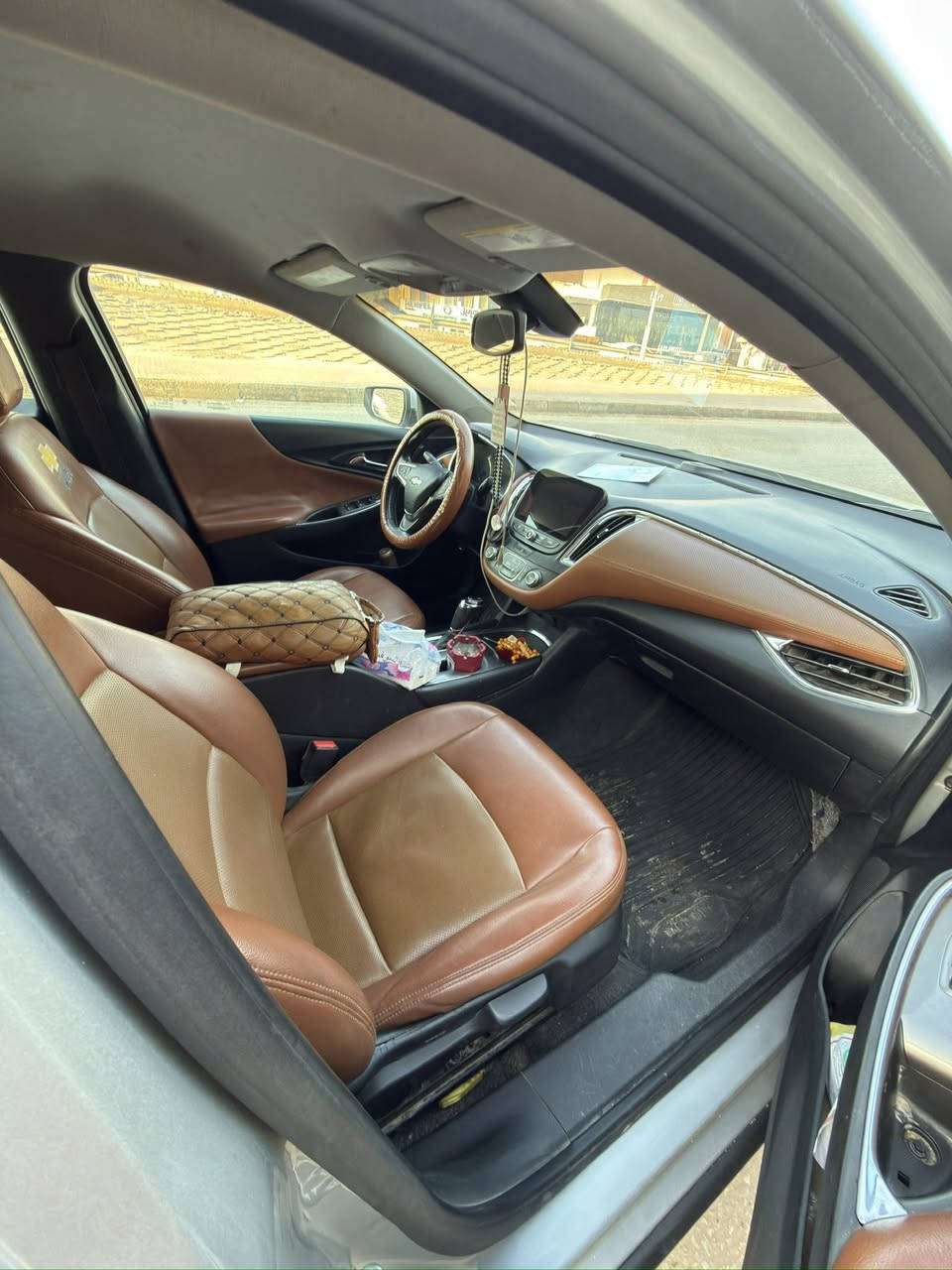 السلام عليكم ماليبو ٢٠١٨ رقم ميسان بأسمي سنويه منتهيه صور حادثهه بالمنشور گشرهه شوي تعبان 
للاستفسار ***********
