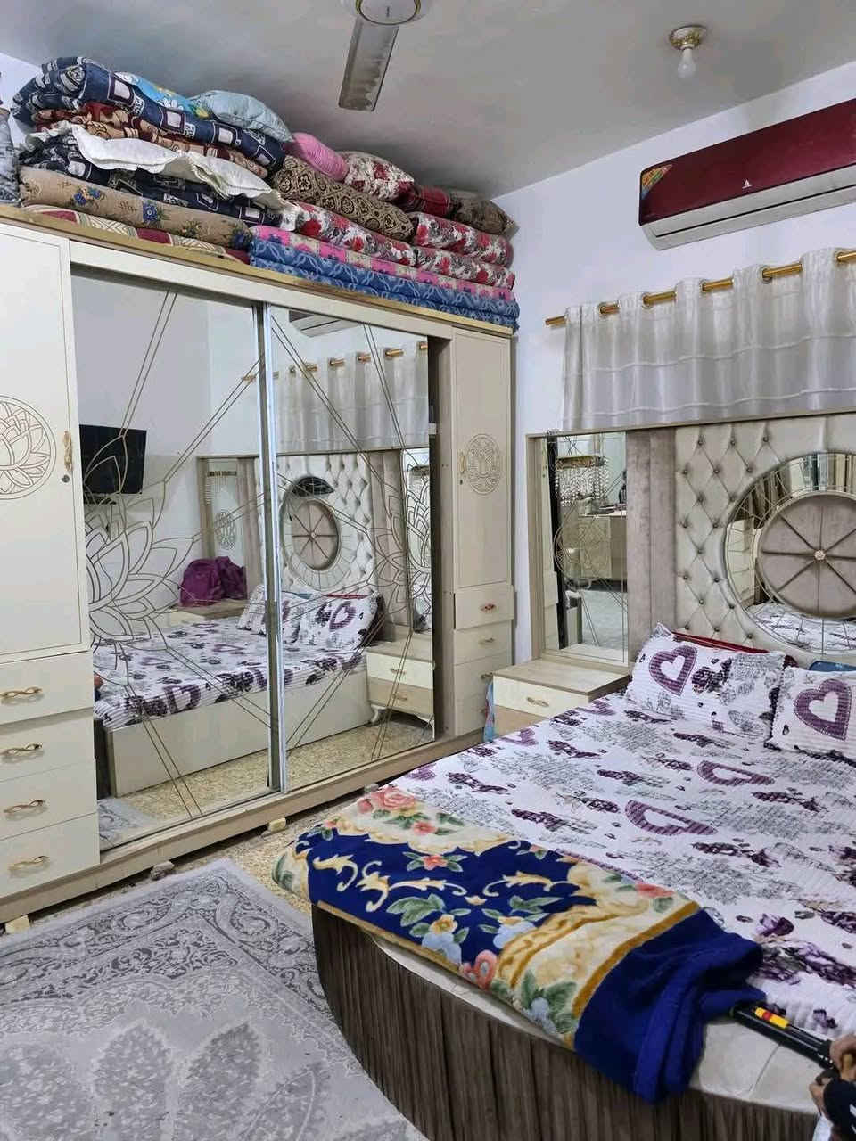 بيت للبيع بال36 

مساحه 120متر قرب مدرسة بيت العتيق طابقين 

الطابق الاول يحتوي على غرفة وصاله ومطبخ وبراني وصحيات 

الطابق الثاني يحتوي على غرفة وصاله 

السعر الكلي 125 مليون

مطلوب اسكان 45

التسديد الشهري 250 الف

للاستفسار اتصال على الارقام التالية 

***********

***********

مكتب المختار للعقارات  🏢🏢

العنوان حي الحكم شارع زمزم قرب حسينية السيدة زينب عليها السلام
