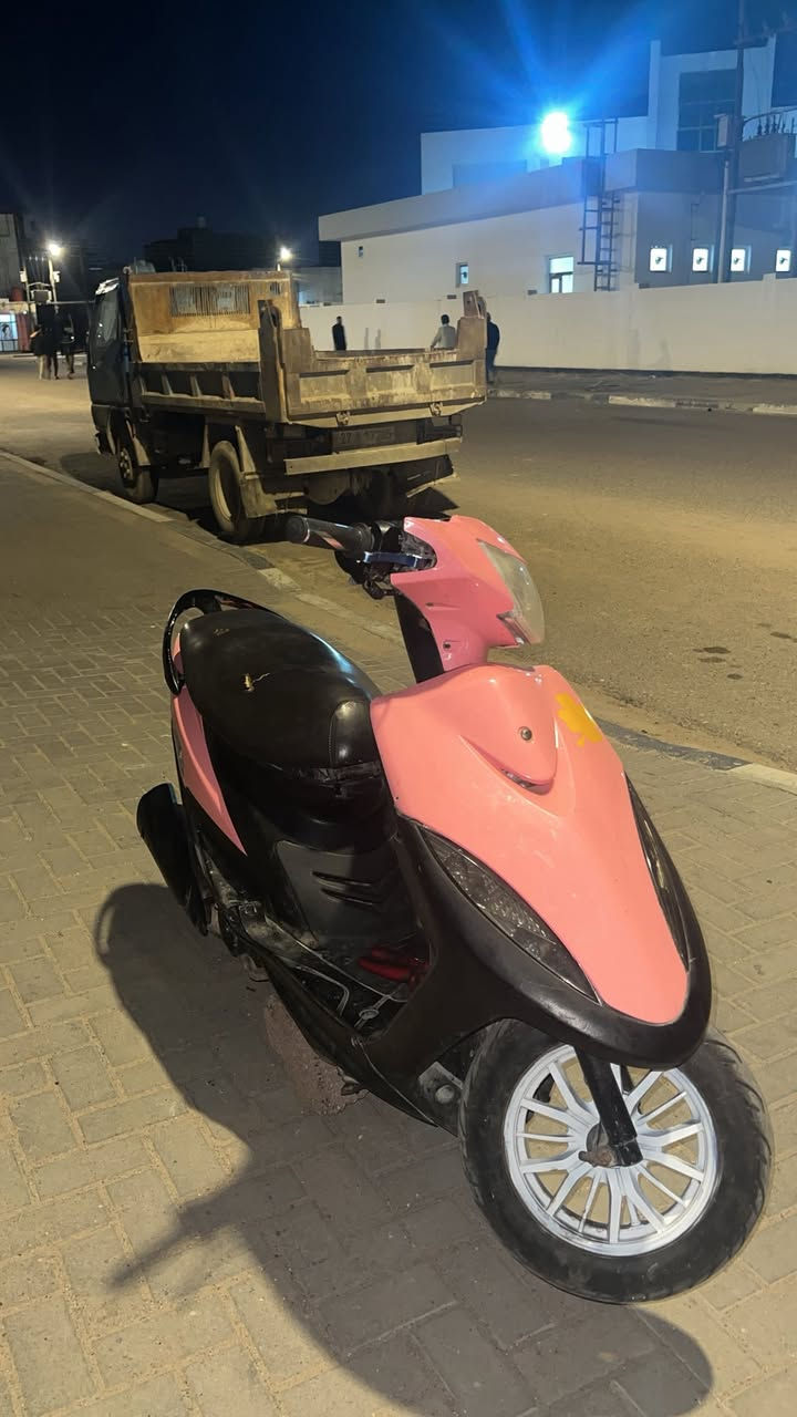 سلام عليكم دراجه ماكس عدله للبيع مفتوحه مره وحده بس والدراجه خرسه كلش السعر ٥٠٠ وبيه مجال كلش رقمي *********** وشريحه *********** القبله الاربعه تالاف
