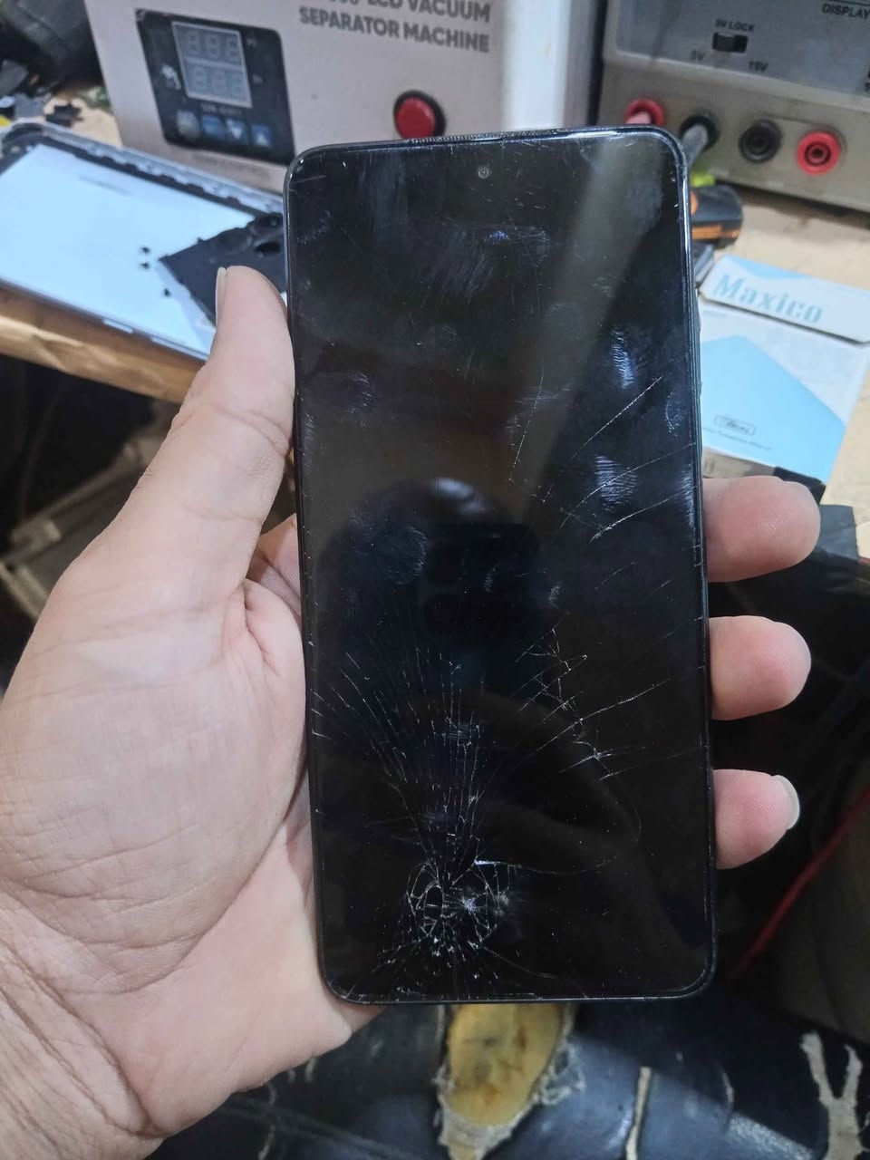 بوكو اكس 3 برو ذاكره 256 معروفه المواصفات يشغل 120 فريم بالالعاب بي فطور موضحه بالصور السعر 95 الف مكاني بغداد حي الامين او مشتل *********** بغداد, العراق
