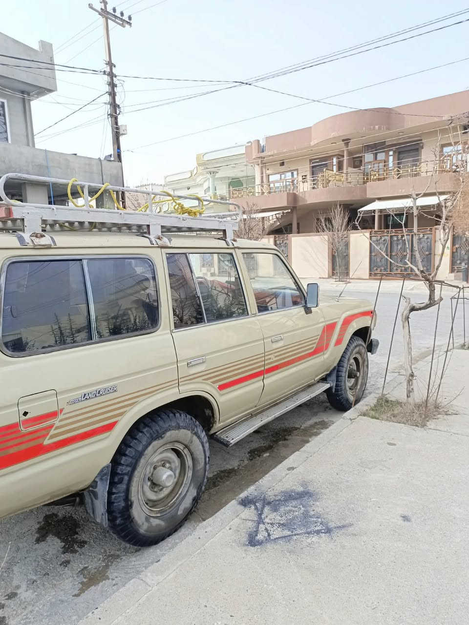 لاندگرۆزەر مۆدێل ٨٩
٦ گێر و مەکینە ٢ئێف 
٤ لایت
ئارم پلاستیک

بەشەرتی گێر و مەکینە و دەبل ئەکسل و ئارم و ئەوەلیات.

٣٣ و مەعامەلەیەکی کەم.

0750 701 7451
