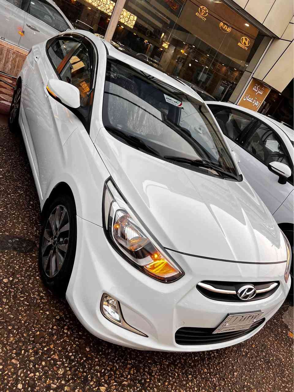 اكسنت 2016 خليجي مكفوله والسونار مرفق بالمنشور 
مكينه 1600 … فول تحكم ستيرن … شاشه مع كاميرا …. ويل كب … كشاف … سبير بلادي مانازل مع عده كامله … ماشيه 120 كم … جديده جداً سعر 127$ مكاني حله *********** حلة, بابل
