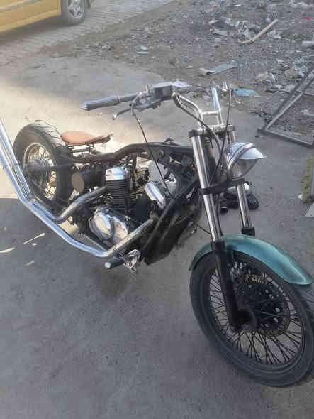 عندي ستد ببر مال تعمير (رقم بغداد) وتحويل ثاني يوم
بيها مشروع حلو

 ((وبسعر ١٦٥٠ قفل)) 
يحتاجلها صبغ
وجاملغ خلفي
_______
تايرات نضاف
ضفيره مفرغة
عقل فصلة لبلادي
مكينه حلوه وبشرط لا صوت لا دخان
تانكي تابوت فايبر كلاس
صلنصات صاعدات وبيهن بطيخات

*دراجة فضختها وداعمر بيها وصارلي شغل وماكملتها وهسه حتاجيت كم فلس

***********
ديالى بعقوبة
