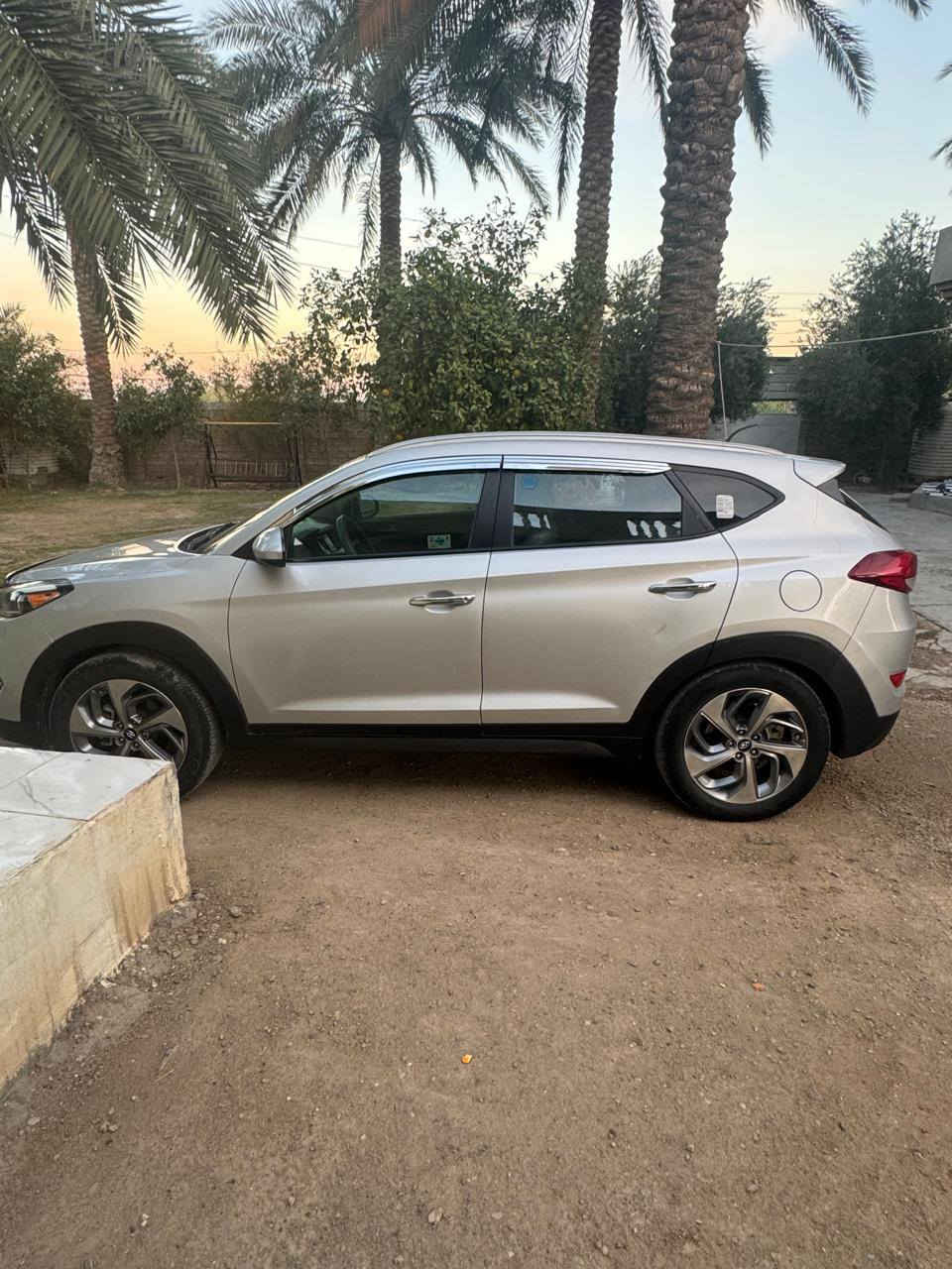 توسان أمريكي
موديل ٢٠١٦ للبيع 
ضرر قبق صندوق بدون داخل 
السعر ١٥٨ وبيها مجال 
***********
