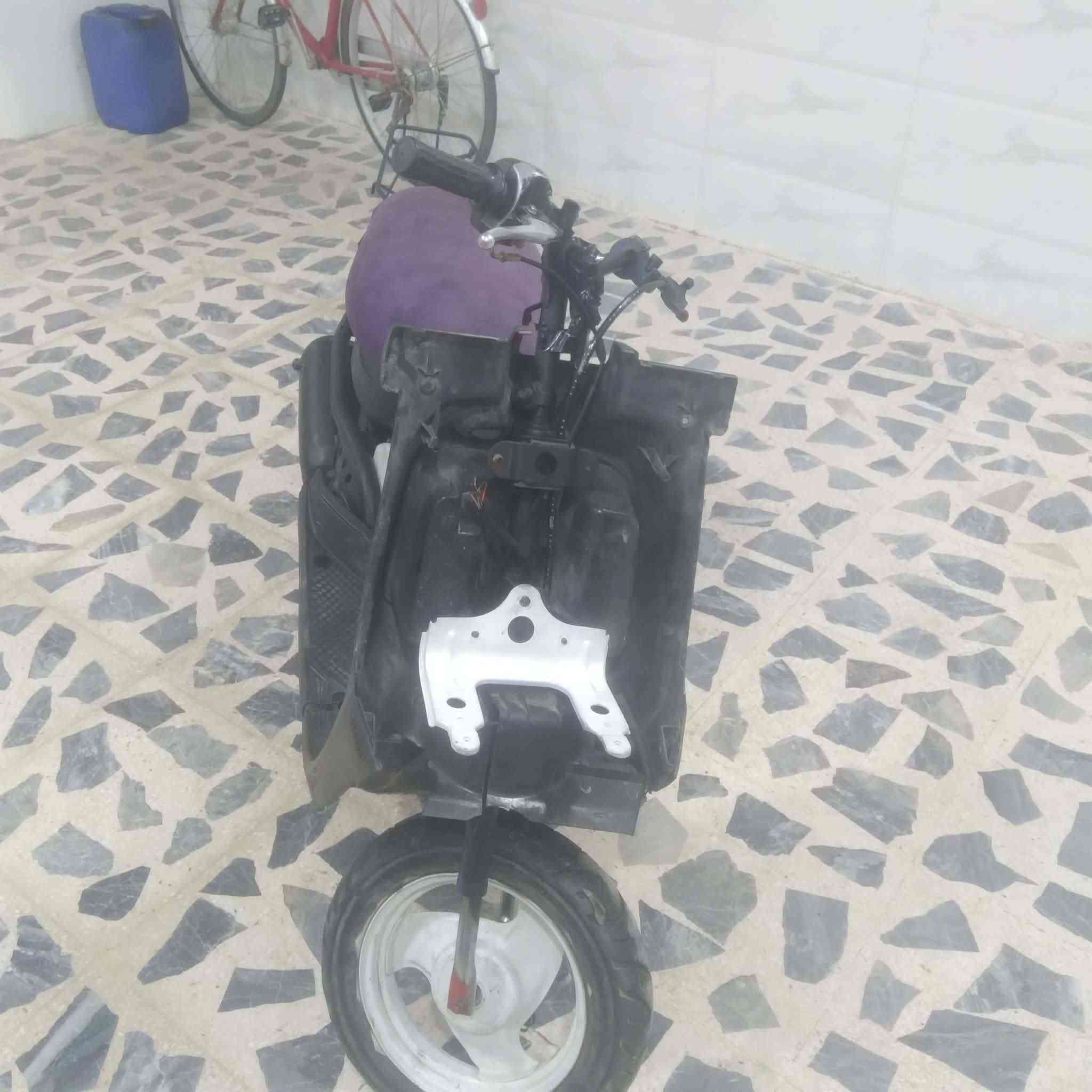 لام عليكم شباب عدي هذه البسون البيع 150وبي مجال الشراي يجي خاص  ماطور امعمر جديد مال روحه وجيه  وهذه رقمي ***********بي واتساب
