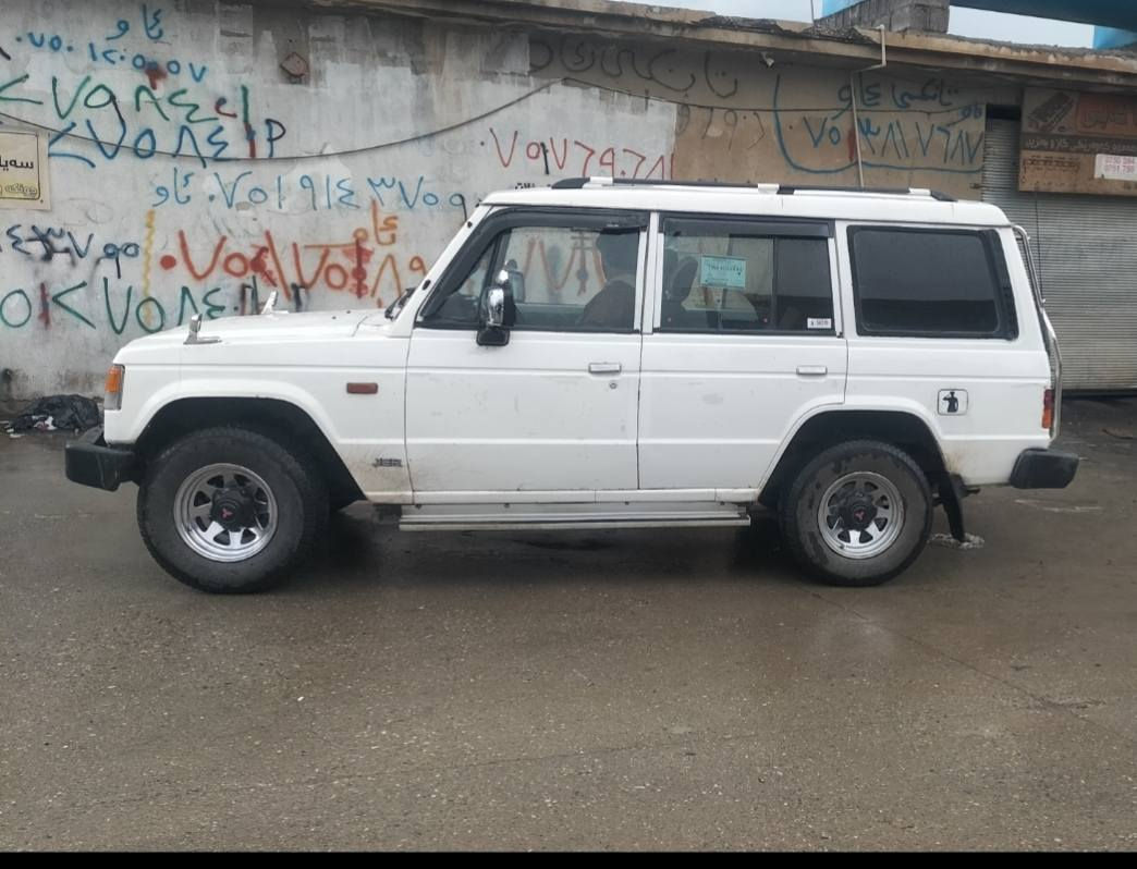 ‎بەناوی خوای گەورە و میهرەبان
ئۆتۆمبیل مستەر بۆشی باجی ڕۆ ئاڕم پلاستیک سلێمانی
مۆدیل  ١٩٨٨ بۆ فرۆشتن
مەکینە و گێڕی دێری بۆ بەسترەوە گێڕ و مەکینە بە شەرت چوار تاییەی ویلی لۆکی لەژێرە کارەبایی و توند و تۆڵی بەشەرت بێ مەسروفە ڕەقەم تەلەفون  *********** 
***********
