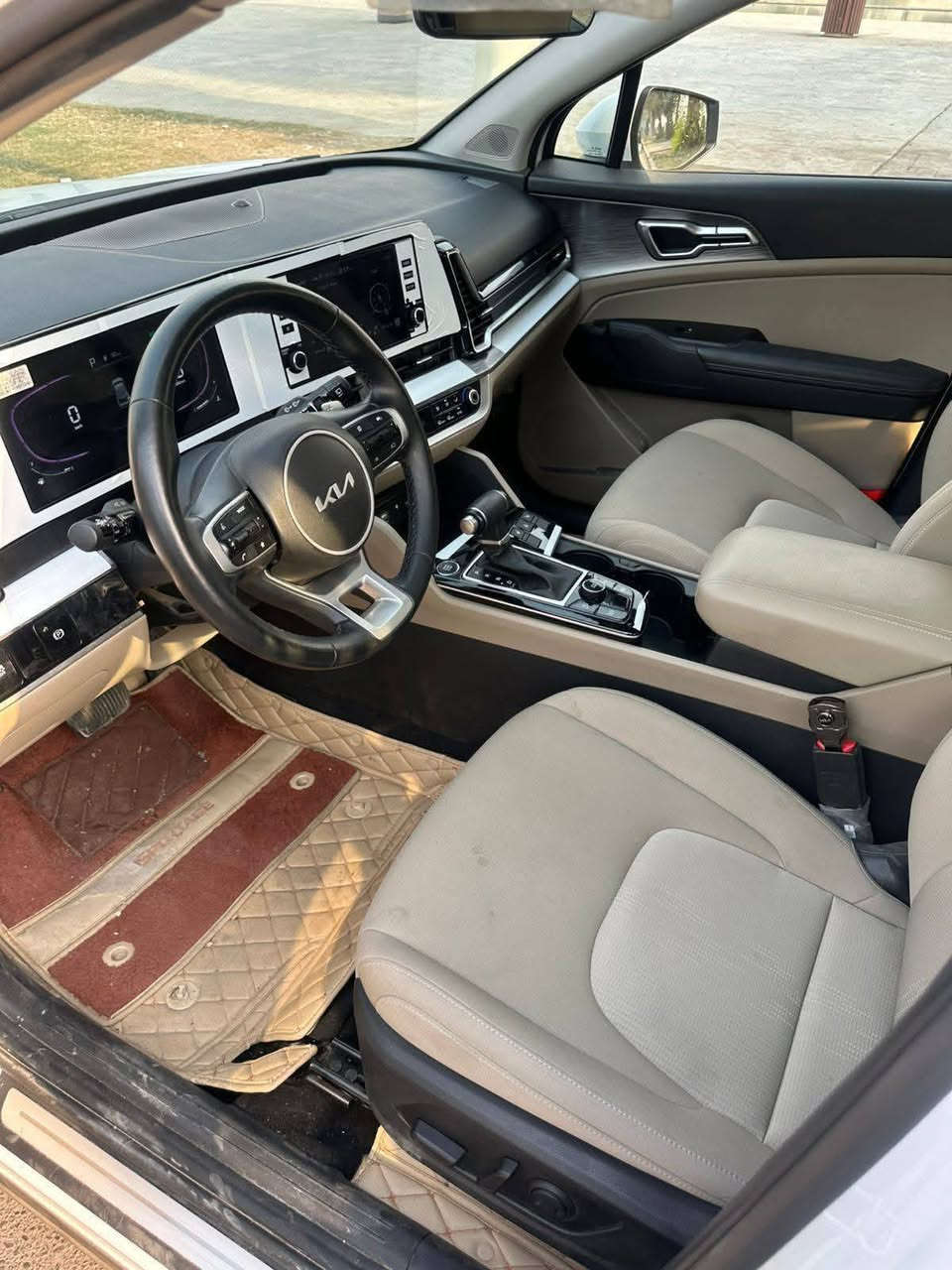 جمعه طيبه 
كيا سبورتج 2024 خليجي 
فول مواصفات نفس مواصفات جيتي 
مكفوله من كلشي 
ماشية 16  الف
رقم بغداد دولي باسمي تحويل مباشرة سنويه هزه جديد 
244 ورقه وبيها مجال 
اي استفسار رقم صاحب السياره 
***********
مكان بغداد كاظميه
