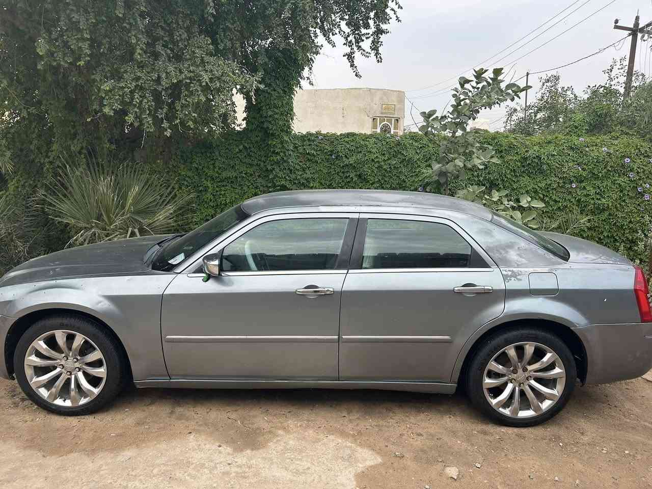 السلام عليكم اوباما موديل2007رقم اربيل راعيها بالنجف يريد تحويل مكاني بصره زبير سياره خير من الله مكينه وكير مكفولات السياره وارد كندي بيها صبغ اثر جراد 
تواير توني شادهن حداديه هم توني مسويها
رايدها ب95وبيها مجال الهاتف***********
