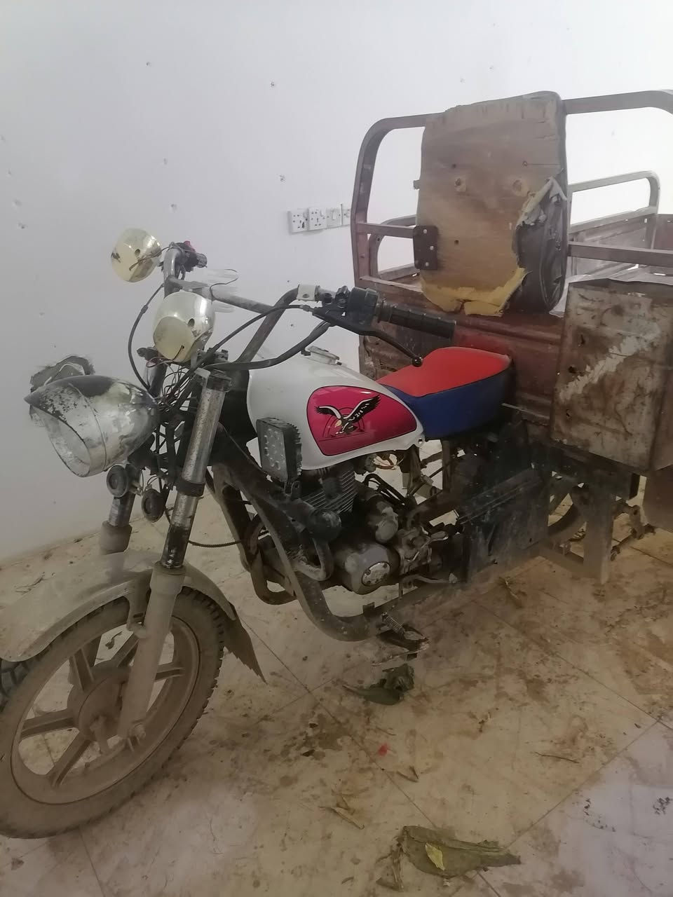 السلام عليكم ستوته للبيع مكينه تخم تايرالسعر 300 و 50 لاتصال ع الرقم ***********
