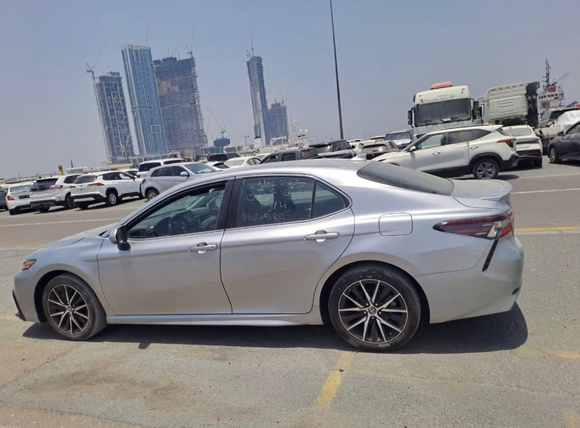 *تحية طيبة لجميع المتابعين*
تم شحن السيارة من دبي قبل أسبوعين  إلى العراق السليمانية، السيارة على وشك الوصول. 

كامري موديل 2024. 
مواصفات SE بصمة👌
اللون سلفر ,محرك 2500. 
العداد 17 الف ميل 👌
رقم الشاصي 4T1T11AK1RU894950
الضرر كما هو واضح في الصور. 
السيارة بدون صبغ👌 
تبديل باب بلادي امامي طرف السكن. 
چاملخ طرف السكن بي بارد. 
تم تبديل إيرباكات السقف بلادي من التفصيخ عدد 2. 
إيرباك الدشبول والدركة سليم 100%100. 

السيارة تدخل إلى السليمانية كاتي تترقم شمال العراق. أربيل *سليمانية*دهوك. 

للاستفسار اكثر عن السيارة والسعر يرجى الاتصال على الرقم وآتساب 
0046720399716


**إذا كنت صاحب هذا الإعلان وتريد حذفه لأي سبب، رجاءا أرسل رسالة إلى الدعم الفني**
