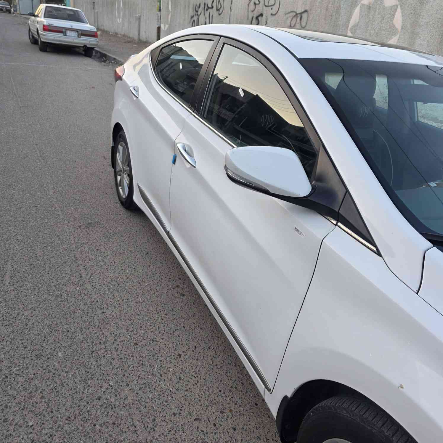 سلام عليكم الانترا 2015وارد خليج بيها بس باب مبدل بدون ضرر مكينه 1800 فول مواصفات فتحه كراسي جلد من عده بصمه مكفولة سيارة نضيف ماشيه 116 سعر 120بيها مجال حك جيه عنوان بغداد حي اور قرب جامع فردوس استفسار عل رقم ***********
