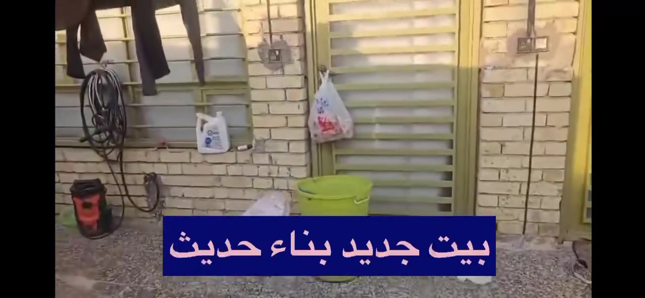 السلام عليكم بيت للبيع في الشعب السريدات الخفاجات مساحه ١٣٥ متر يحتوي على ٤ نوم مع مطبخ حار بارد واستقبال و حمامات ٣ كاملات بيت جاهز كله ماعدا الواجهه بيت نضيف جدا ومرتب كبل تكعد بيه للاستفسار اكثر هذا الرقم *********** او خاص
