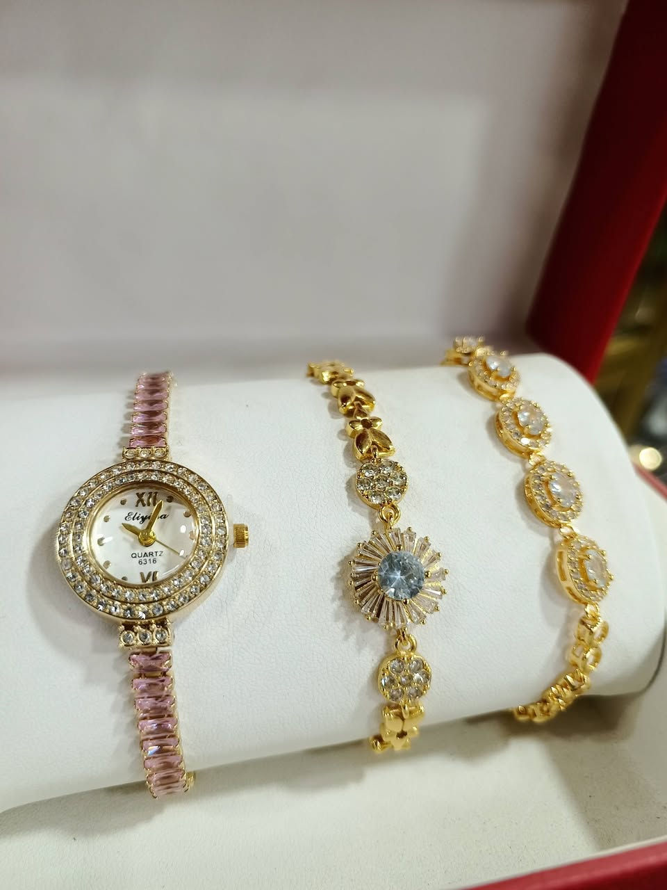 تخفيض بمناسبة عيد الحب سيتات وساعات  نسائية متنوعه مع توصيل مجاني 🤩
🌺وكيل معتمد لشركه🌺
🌺🌺 SANTA.BARBARA.POLO🌺🌺
🌷في محافظه القادسيه🌷
تصلك الساعه مع كافه الملحقات الاصليه 
مستعدون لعمل الطلبيه حسب الطلب
  🌷توجد موديلات وتصاميم حديثه🌷
 🌺زورونا ستجدون كل ماهو جديد🌺
لمعرفه الأسعار 
 الاتصال على الرقم فايبر واتس اب...
*********** سيد عمار
 *********** محمد مهدي 
يوجد توصيل  جميع محافظات العراق
           مجمع عالم الساعات 
       الديوانيه السوق الكبير 
      محمدعبدالرزاق الخضري
