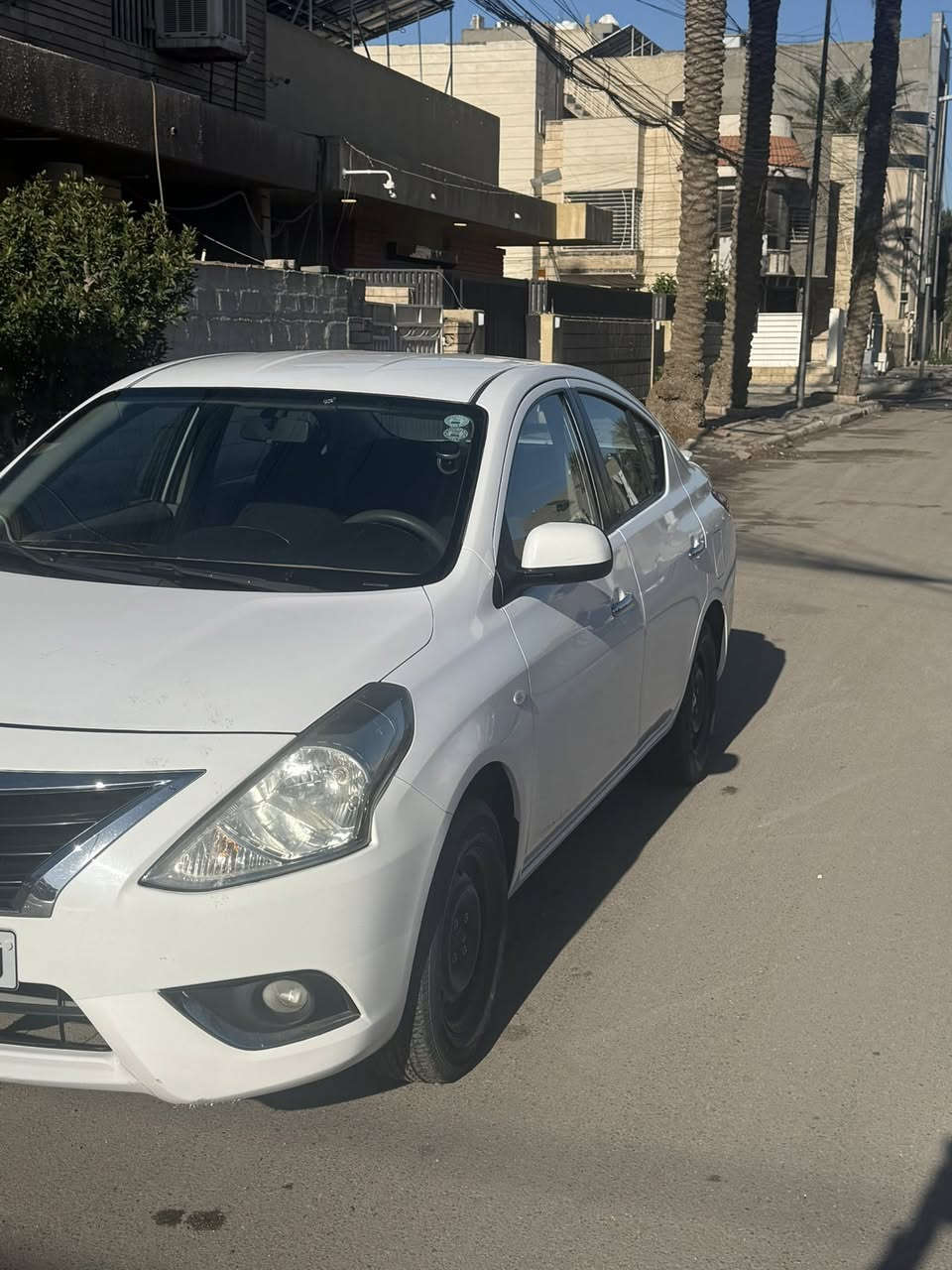 السلام عليكم سني هندي ٢٠٢٠ ماشيه ٨٣ شادلها شاشه وكامره وبدون صبغ فقط الدعاميه الخلفيه مصبوغه و بيها طخه باب خلفي بجهة الصدر بعدها ممصلحه ترجع بارد وبيها مكانين صغار تكحيل كارت اثر شخوط رقم اربيل تحويل فقط رقم وهزه جديدات حتى ميحتاج تاخذ السياره بس السنويه مكان السياره بغداد شارع فلسطين *********** والسعر ١٠٨ وبيها مجال بسيط
