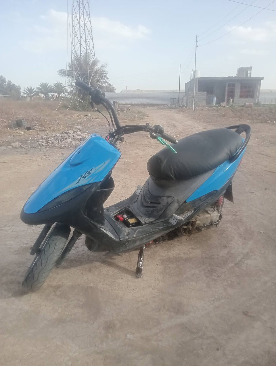 السلام عليكم شباب دراجه ماكس عدله مكينه مفتوحه تشتغل بس  تخربط للبيع كوم حديد السعر 150المكان بغداد اليوسفيه ***********
