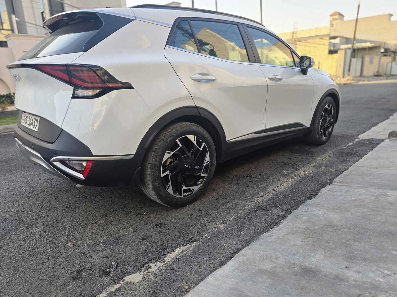 🚘 للبيع كيا سبورتج 2022 فول مواصفات 🚘
سيارة نظيفة جداً وبحالة ممتازة، استخدام شخصي ومعتنى بها بشكل كامل.
السياره ماشيه ١٧٠٠٠
رقم اربيل
✅ موديل 2022 ✅ فل مواصفات ✅ شاشة كبيرة وكاميرات ✅ فتحة سقف ✅ مقاعد جلد ✅ تشغيل بصمة وستارت ✅ حساسات أمامية وخلفية ✅ تكييف ممتاز ✅
السعر٢١،٥٠٠$$ 

السيارة جاهزة للفحص ولا تحتاج أي مصروف.
للمهتمين يرجى التواصل على الخاص أو الاتصال مباشرة.
***********
🔹 السعر مناسب وقابل للتفاوض بالمعقول بعد المعاينة
