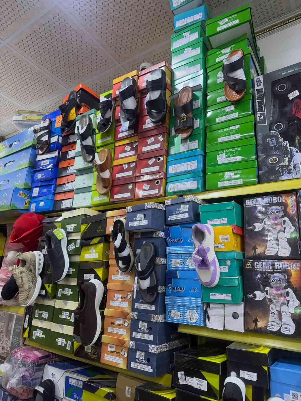 #قسم_الاحذية 

تشكيلة

احذية رجالي نسائي اطفال

العنوان 

محافظة الانبار- قضاء حديثة 
قرب قسم تربية حديثة 
متوفر خدمة توصيل داخل قضاء حديثة 🚚
وايضاً توصيل 🚚 لكافة محافظات العراق 🇮🇶 
للتواصل على الرقم التالي 
واتس ( *********** ). 

#ماركت_القاسم
