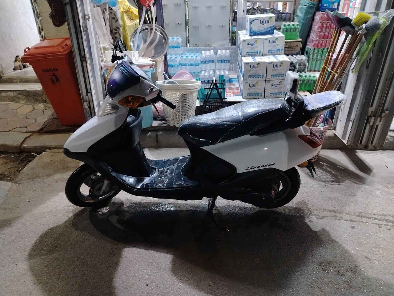 السلام عليكم دراجه سبيسي للبيع نضيفه محرك ناعم كهربائياته شغاله سلف هندر مكاني كوت كفاءات هاذه رقمي  ***********
