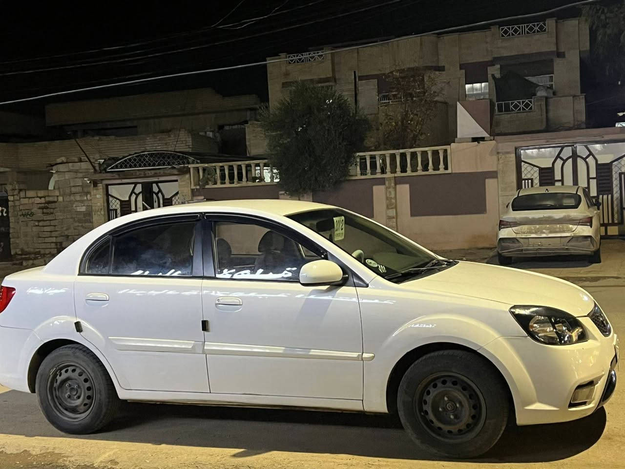 السلام عليكم : كيا ريو 2011 سياره نضيفه عليها 3 ملاحضات بارد مابيها حادث ومابيها ولا نقطه صبغ ومعجون
ماشيه 100 الف فقط سياره نضيفه وجاهزه وسعرها كلش مناسب 
***********
