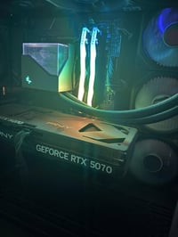 رايزن 7800x3d • 5070 12جي • رام 32جي 6000