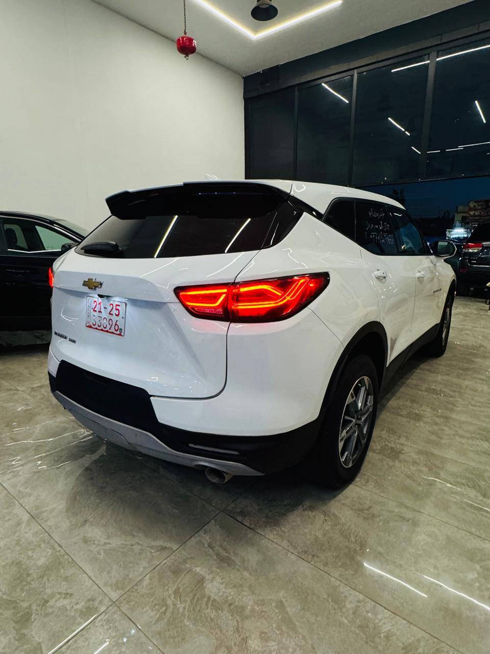 Chevrolet Blazer 2LT

الموديل : 2023

حجم محرك : 20  توربو

اللون :ابيض

عداد المسافة : 58 الف مايل فقط 

السعر : 170$ ورقه

الضرر : كما موضح في الصور  + 3 قطع كلير امريكا
جميع الايرباكات سليمه 

 تترقم شمالي فقط .

المواصفات : 2Lt

كشنات كهربائي 
تشغيل عن بعد
شحن لاسلكي
تبريد خلفي
بصمة تشغيل
بصمة ابواب
لايت ليد
تحكم وضعيات القيادة
هاند بريك بصمة
منافذ USB
تحديد مسار 
اوتو ستارت (Auto start)
اوتو ستوب (Auto stop)
مانع انزلاق+ABS
معرض العدل لتجارة السيارات الحديثه 
العنوان /  كركوك شارع المعارض 

للاستفسار التواصل مع الارقام 👇

***********
***********
***********
