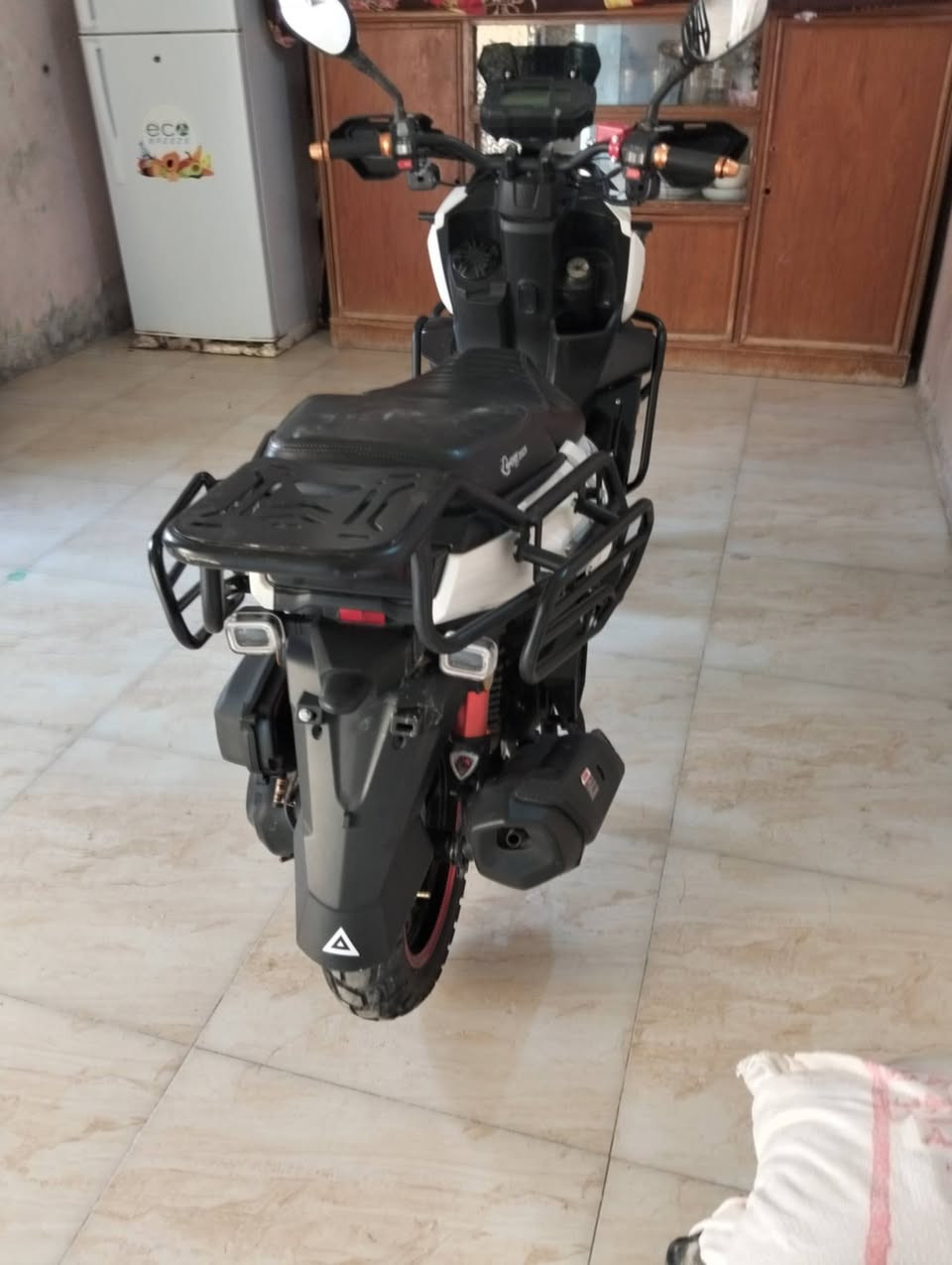 السلام عليكم سكنس جبلي ماشيه 2800 بس  سعر 900 وبيه مجال حك جيه مكان ديوانيه تواصل *********** ما متواجد خاص
