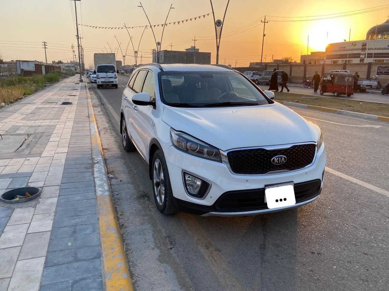 بسم الله الرحمن الرحيم 
سيارة سورنتو ٢٠١٦ نص فول خليجي 
٦ سلندر 
رقم واسط باسمي 
مكان السيارة واسط
كير محرك مكفولات 
٣قطع تبريد تحكم ستيرن
٣ انظمة قيادة بردات جانبية
 وباقي التفاصيل معروفة
السعر ٢٠٥ 
 للاتصال ***********     /   ***********
