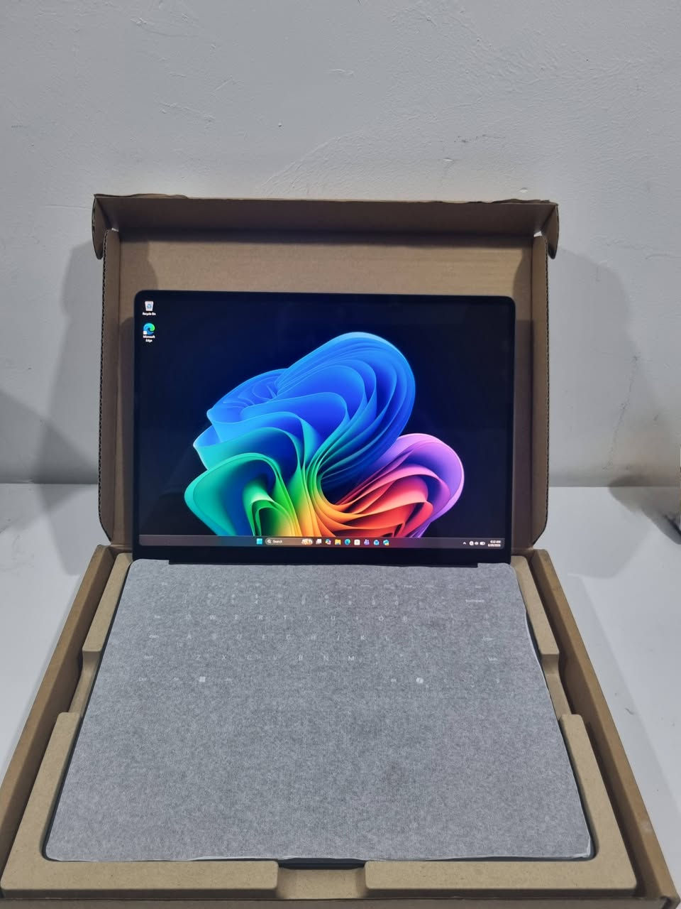 💻Microsoft Surface Laptop 7💻

🔹️الرام:16GB 
🔹️الذاكرة:512GB 
🔹️المعالج:Core ultra 7  266v
Arc™ Graphics :معالج الرسومات🔹️
🔹️الشاشة: حجم 13.8بوصة لمس نوعPixelSense™ Flow دقة الشاشة [2k] بمعدل تحديث 120 هرتز
🔹️ البطارية : 54Wh 
الكمية محدودة سارع بالحجز


**إذا كنت صاحب هذا الإعلان وتريد حذفه لأي سبب، رجاءا أرسل رسالة إلى الدعم الفني**