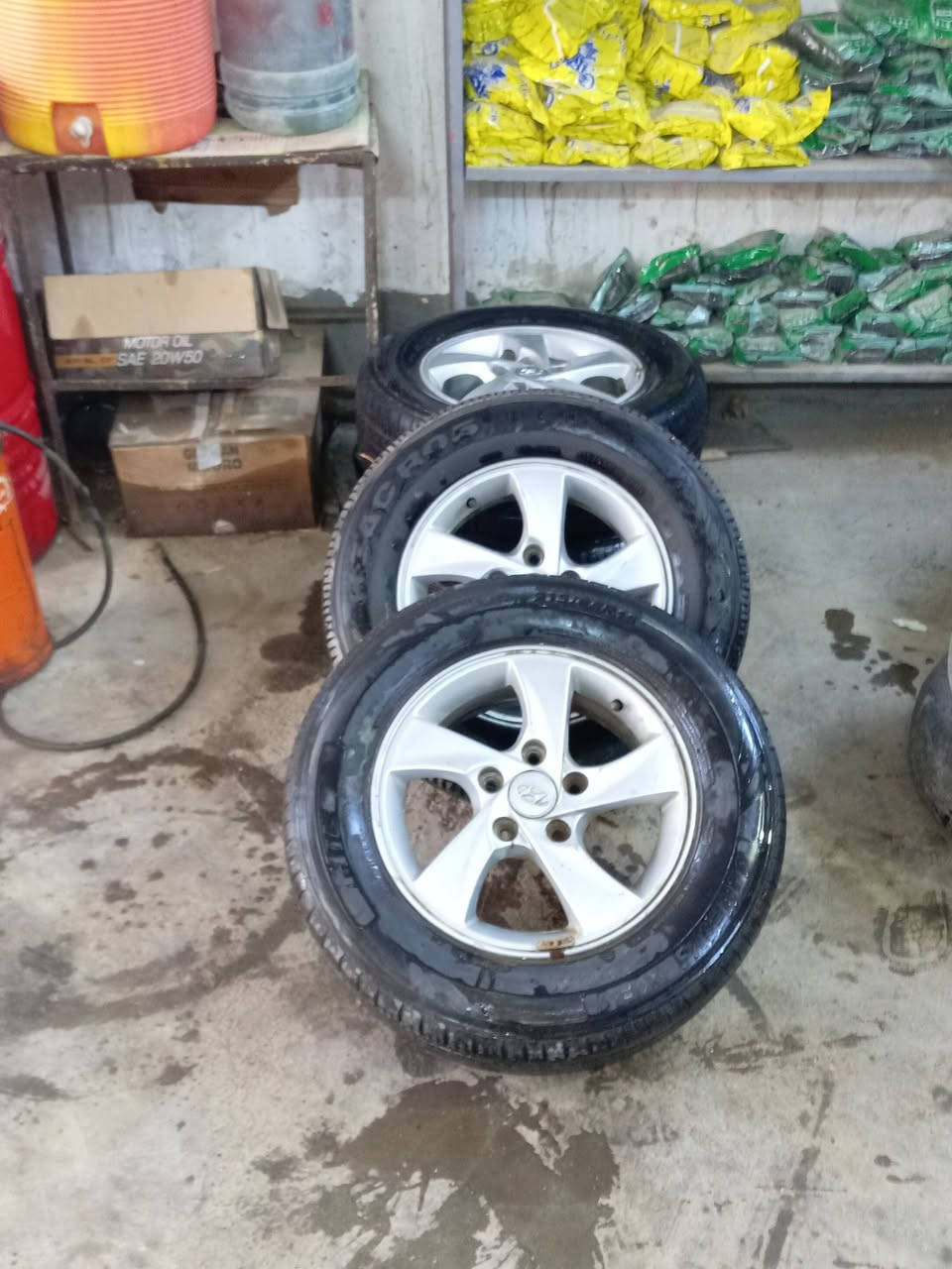 السلام عليكم تخم تاير و ويل كامل البيع سعر خاص سوناته خليجي الانتره ***********
