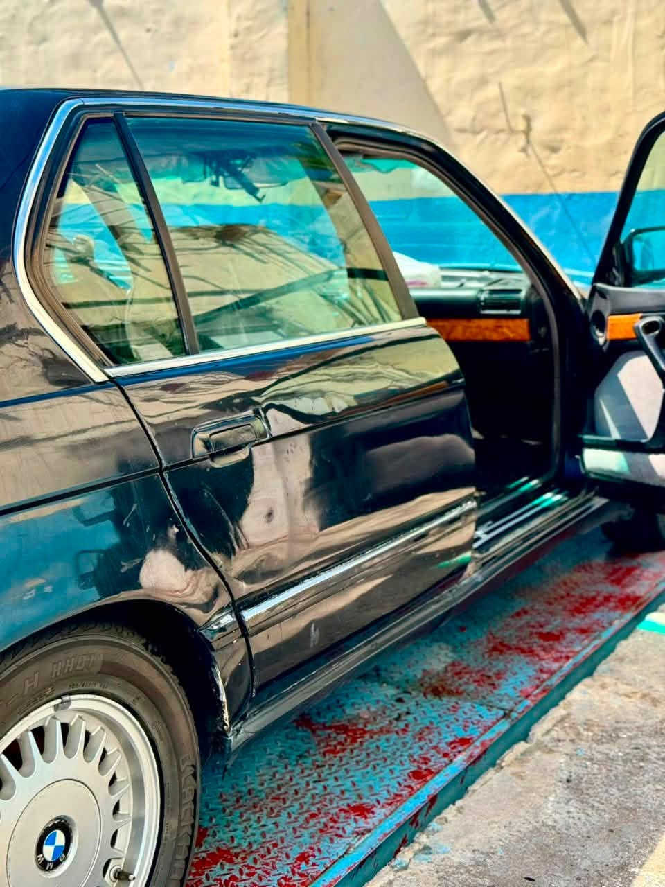السلام عليكم
BMW735 

مكينه وكير شرط سنويه مشروع وطني باسمي تحويل ثاني يوم حداديه الاماميه جيده 
الحداديه الخلفيه تعبانه 
كهربائيات شغاله كشنات كهرباء 
تبريد مايشتغل 
راديتر جديد مال كصه مروحه جديده بلكات جديده ايرفلو جديد باور ستيرن جديد واتر بم بلكارتون ولف حماوه بلكارتون 
سعر ٤٢وبيه مجال حك الجيه 
وعوزه شغلات بسيطه من تجي شوفهن

العنوان ميسان العماره المجر الكبير ***********
