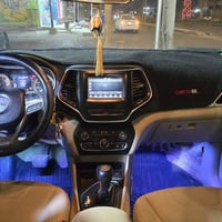 جيب شيروكي بزون موديل ١٩ محرك ٦ سلندر ٣٢٠٠ لون مميز والدواخل حلوه  بأس...